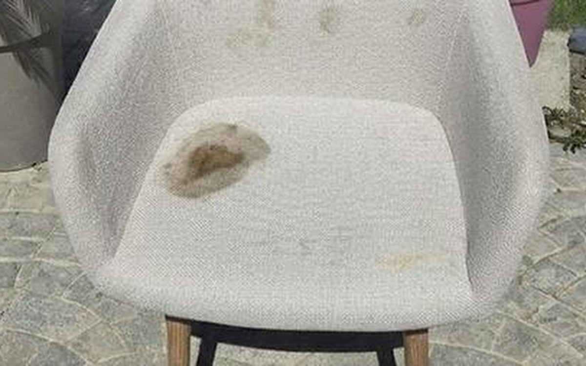 Fauteuil en tissu, avant nettoyage